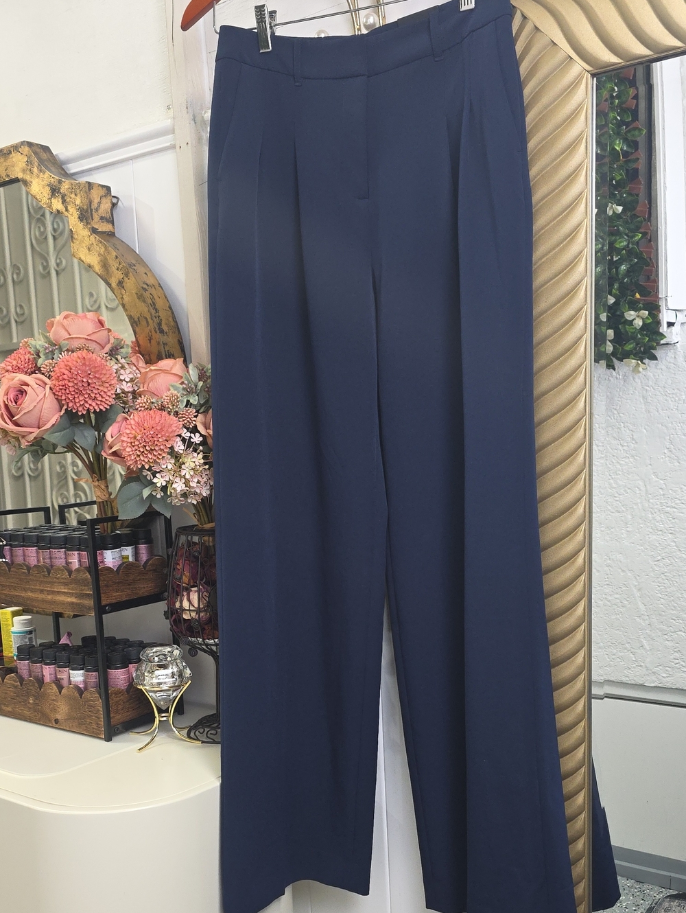 White House Black Market  Wide Leg Size 4